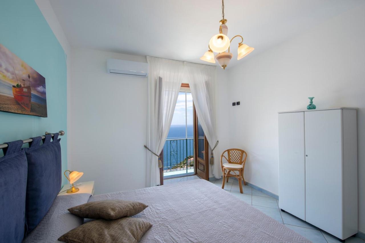 Moressas In Praiano Kültér fotó