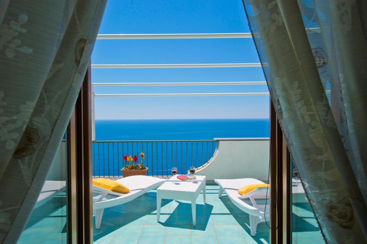 Moressas In Praiano Kültér fotó