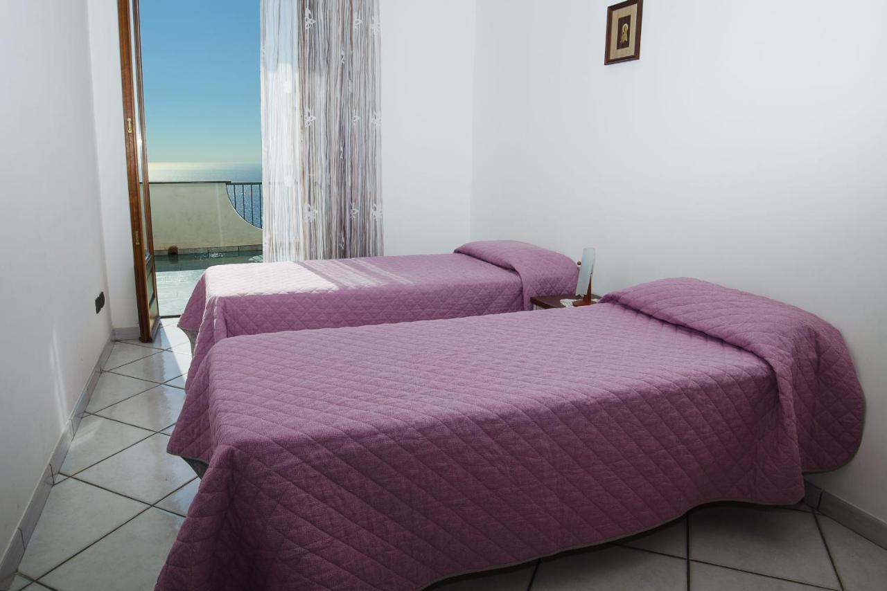 Moressas In Praiano Kültér fotó